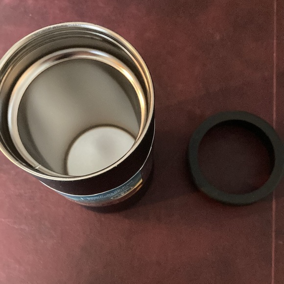 Hydragear Slim Can Cooler with non-slip silicone base - Picture 3 of 4